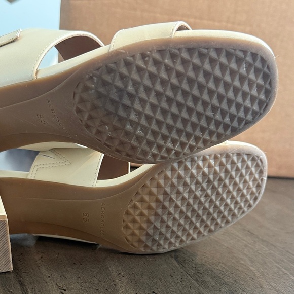 AEROSOLES 8.5 Emmex Cream Block Heel Sandals - Picture 10 of 13